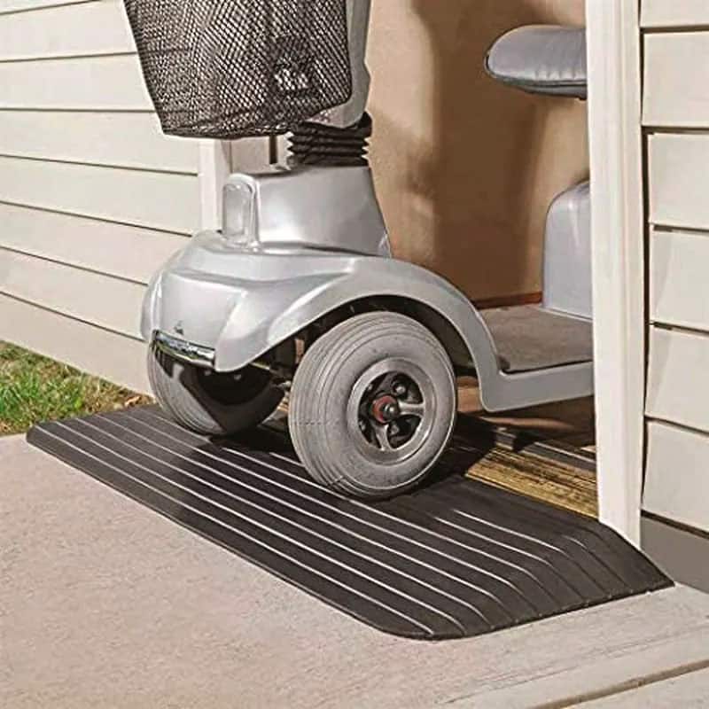 Scooter en plano inclinado de goma