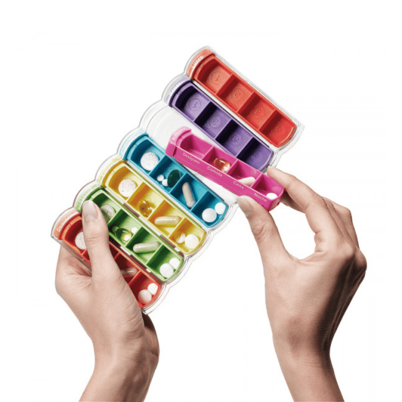 Pastillero semanal tutifruti para personas mayores rotulado y de colores