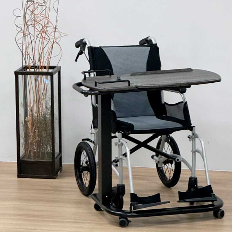 Mesa con doble tablero negro para personas con movilidad reducida