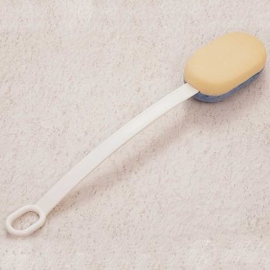 Esponja de baño con mango para personas con movilidad reducida